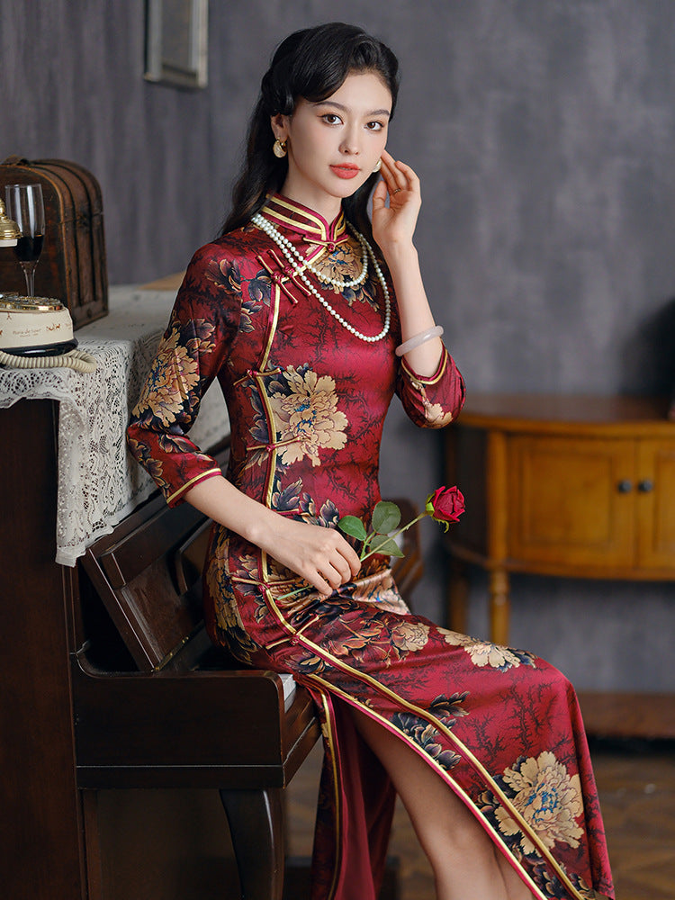 Elegant Opulence Silk Cheongsam – Spring & Summer Style