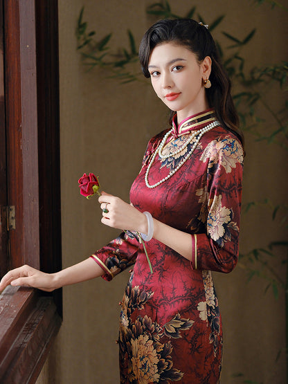 Elegant Opulence Silk Cheongsam – Spring & Summer Style