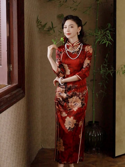 Elegant Opulence Silk Cheongsam – Spring & Summer Style