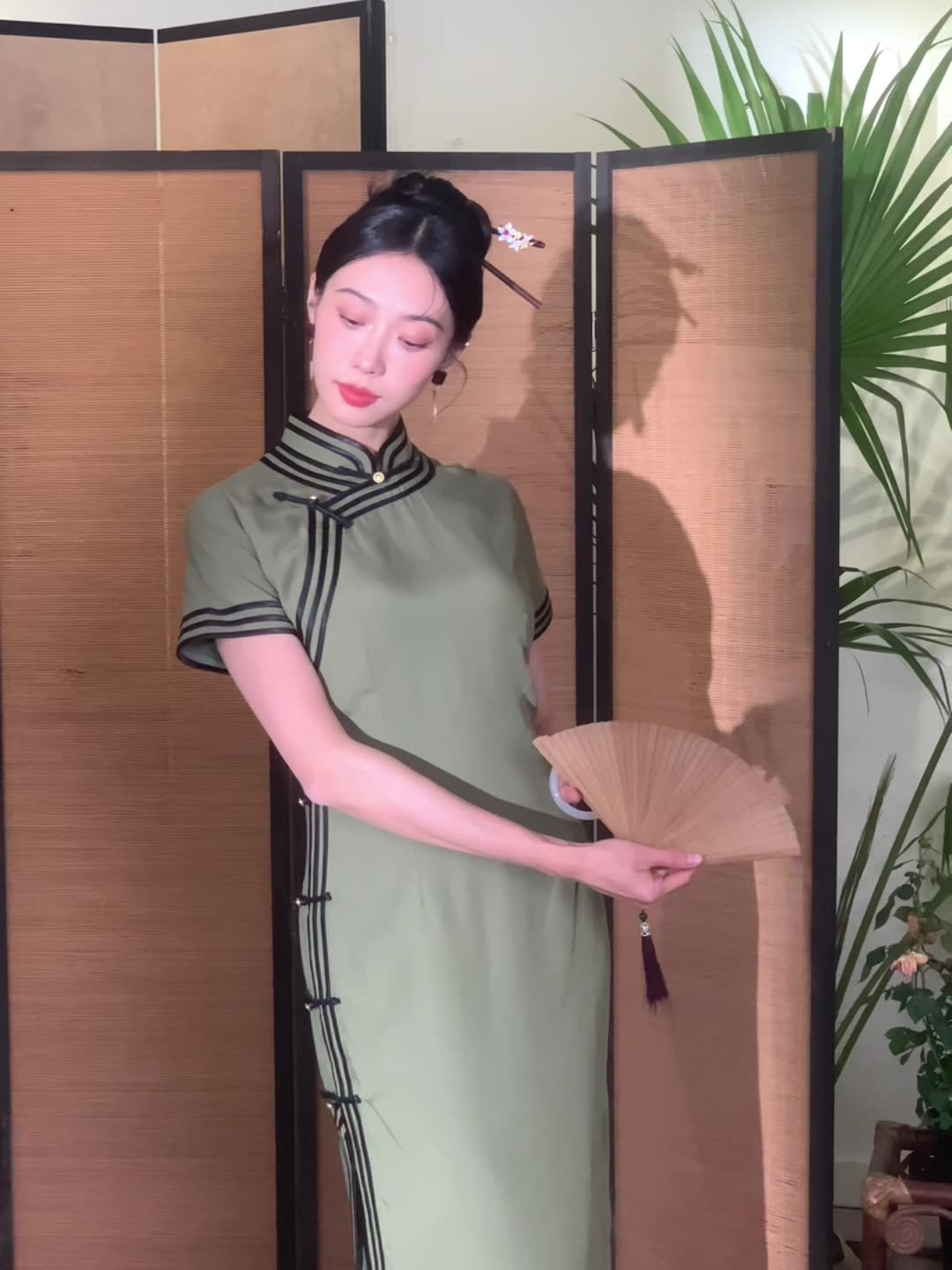 Green Classical Cheongsam – Spring & Summer Style