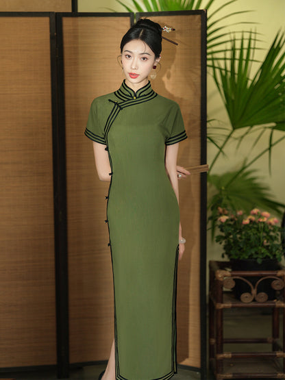 Green Classical Cheongsam – Spring & Summer Style