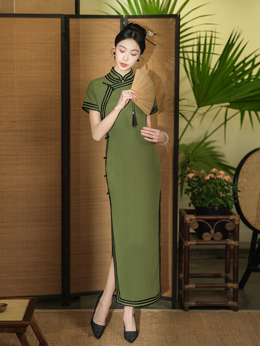 Green Classical Cheongsam – Spring & Summer Style