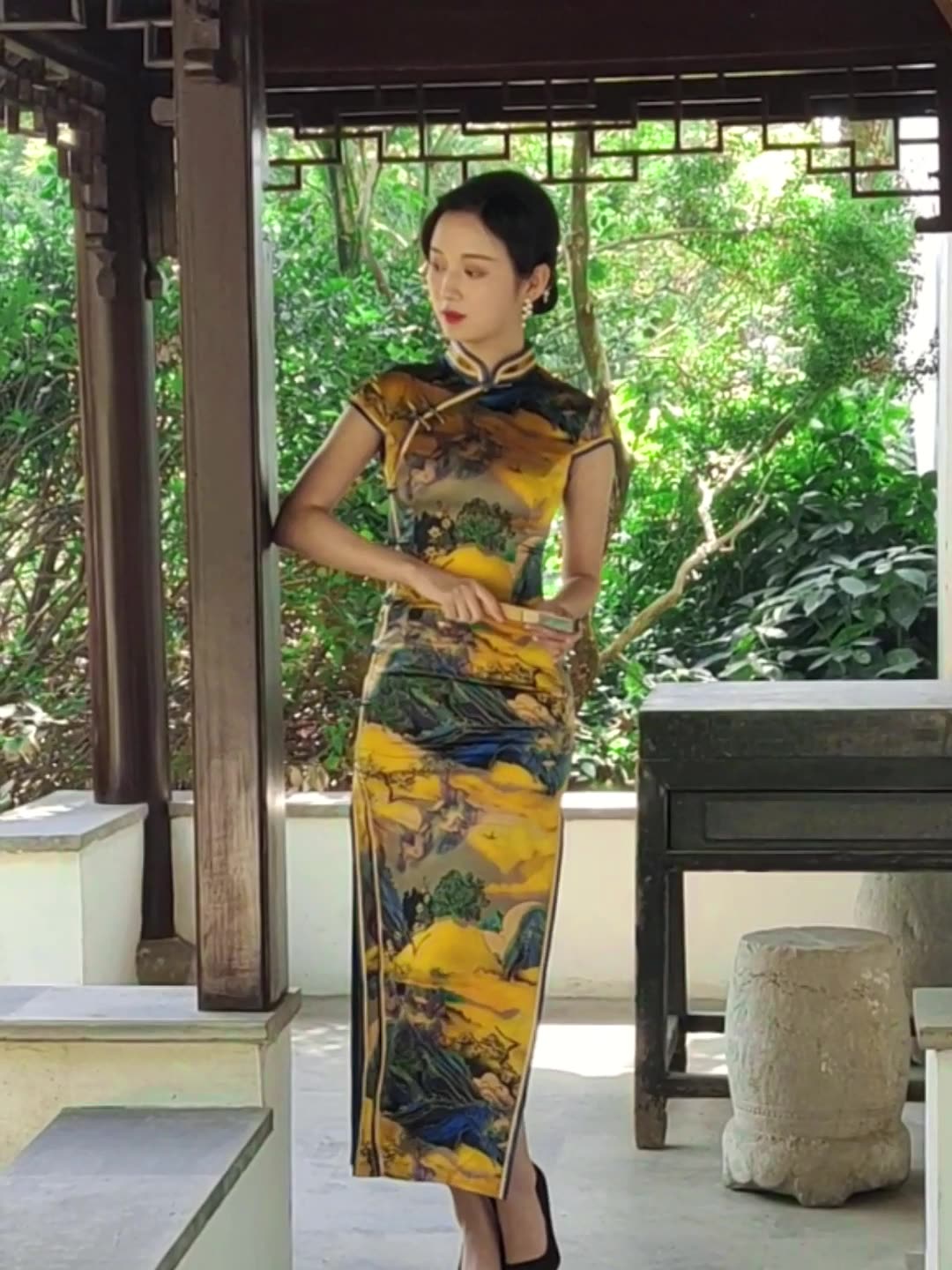 Huangshan Silk Cheongsam – Spring & Summer Style