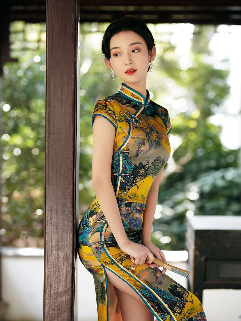 Huangshan Silk Cheongsam – Spring & Summer Style