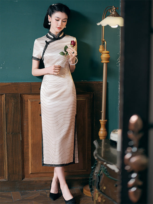 Pearl White Silk Cheongsam – Spring & Summer Style