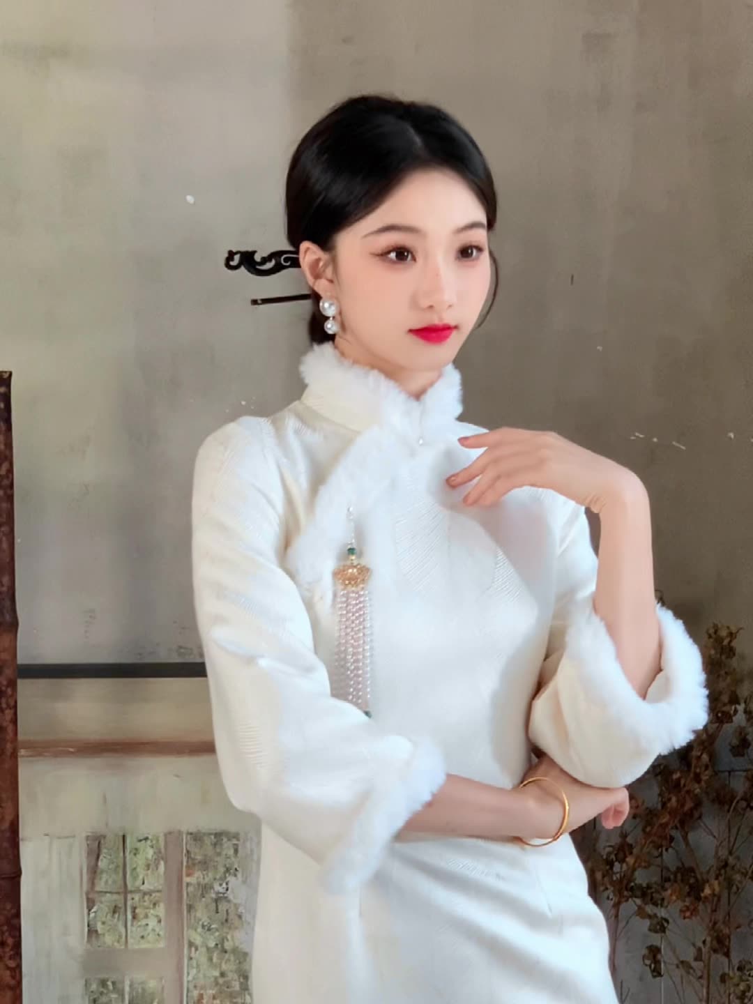 White Fur Collar  Cheongsam– Fall & Winter Style