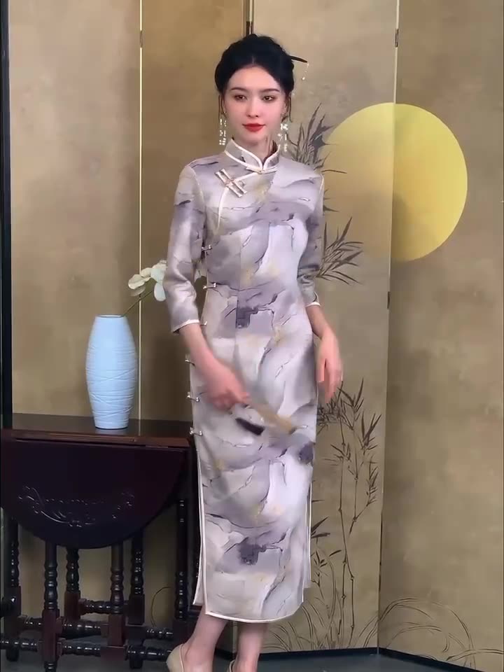 White Ink-Dyed Cheongsam– Fall & Winter Style