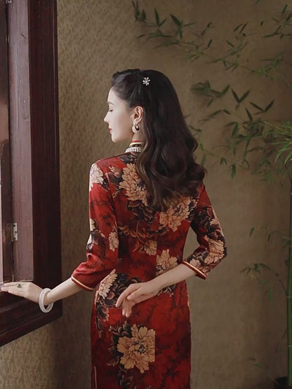 Elegant Opulence Silk Cheongsam – Spring & Summer Style